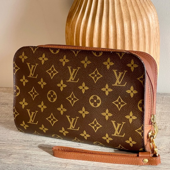 Authentic LOUIS VUITTON Monogram Clutch/ Wristlet - Picture 1 of 16